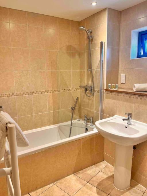 2Bed With Pool & Sea View Apartment Newquay  Exterior photo